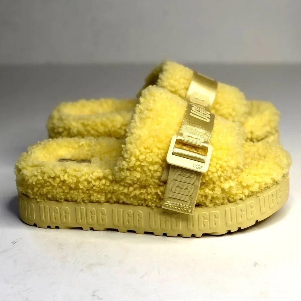 NWOB UGG Fluffita sulfur yellow fur platform slides sandals sheepskin size 6